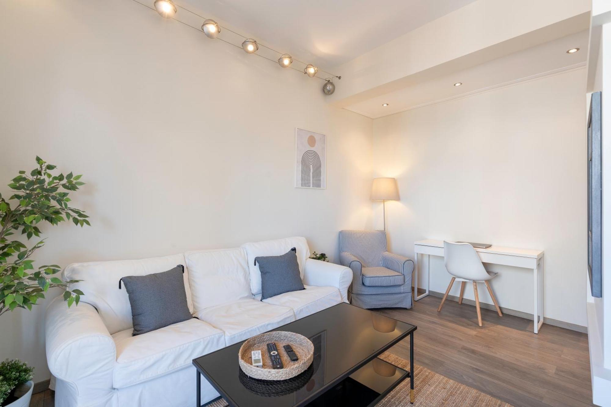 City Oasis: Newly Renovated 2Br Apt In City Center Aten Exteriör bild