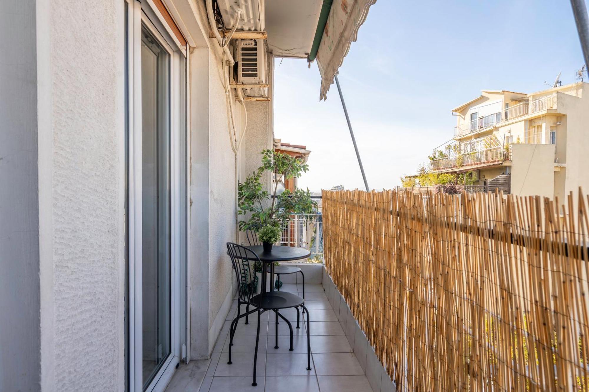 City Oasis: Newly Renovated 2Br Apt In City Center Aten Exteriör bild