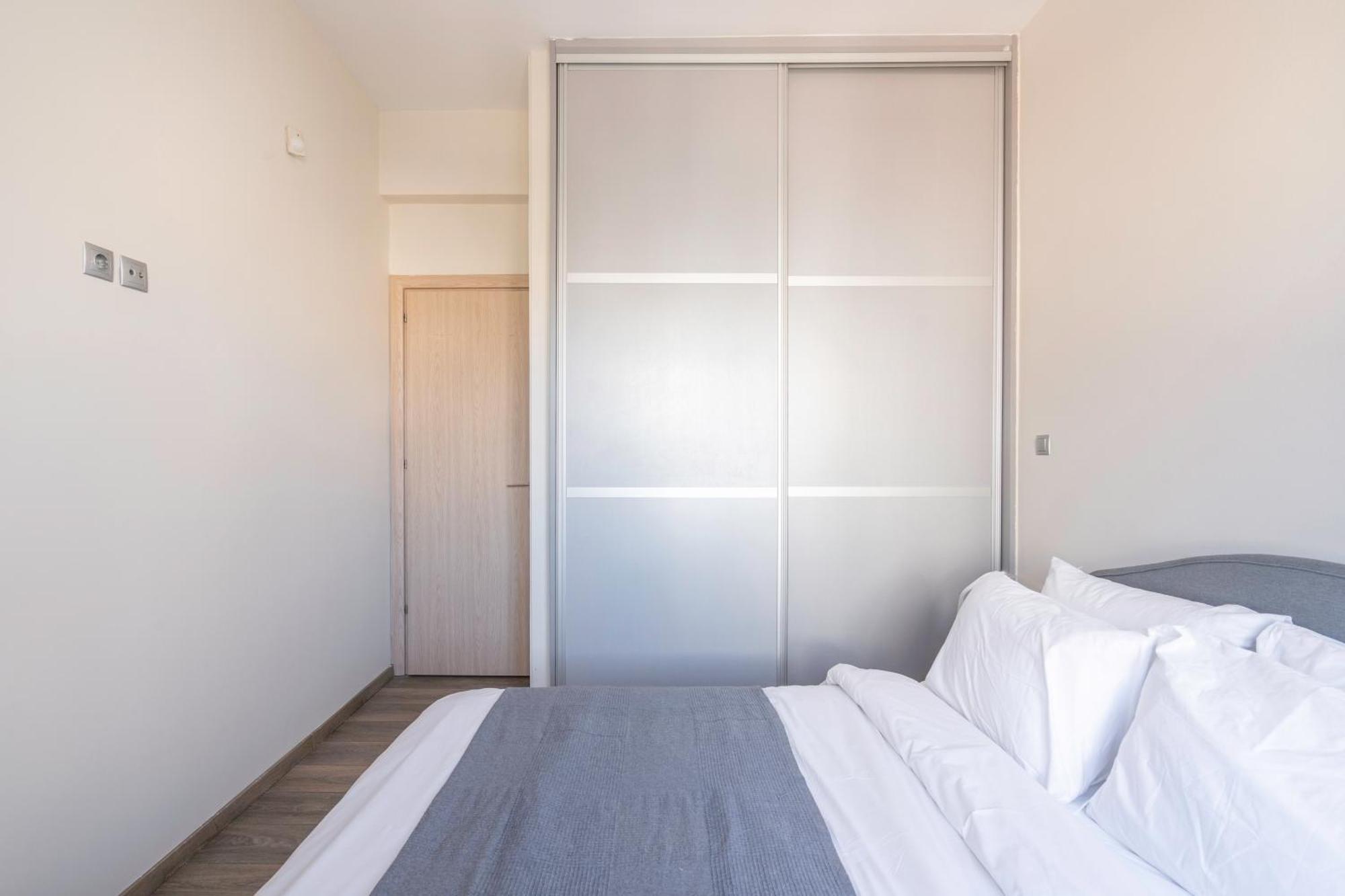 City Oasis: Newly Renovated 2Br Apt In City Center Aten Exteriör bild