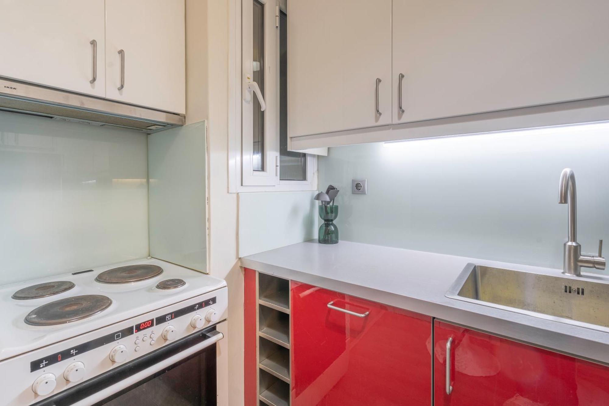 City Oasis: Newly Renovated 2Br Apt In City Center Aten Exteriör bild