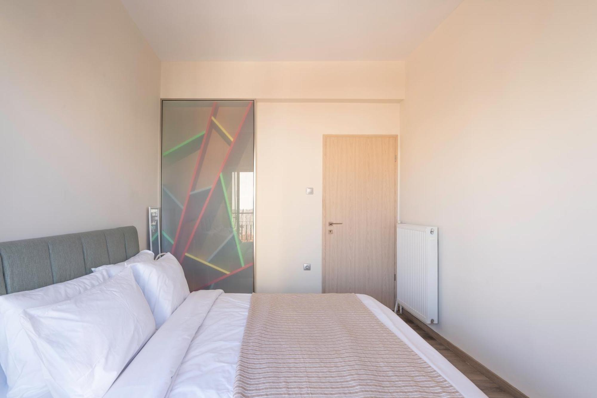 City Oasis: Newly Renovated 2Br Apt In City Center Aten Exteriör bild